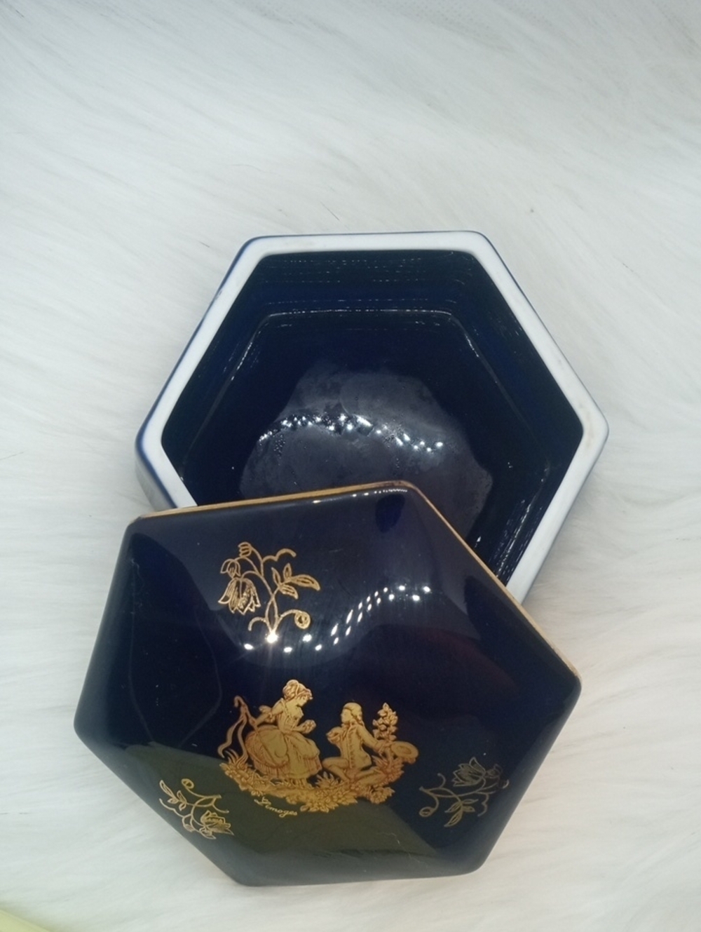 LIMAGES CASTLE FRANCE TRINKET BOX - Picture 3 of 7